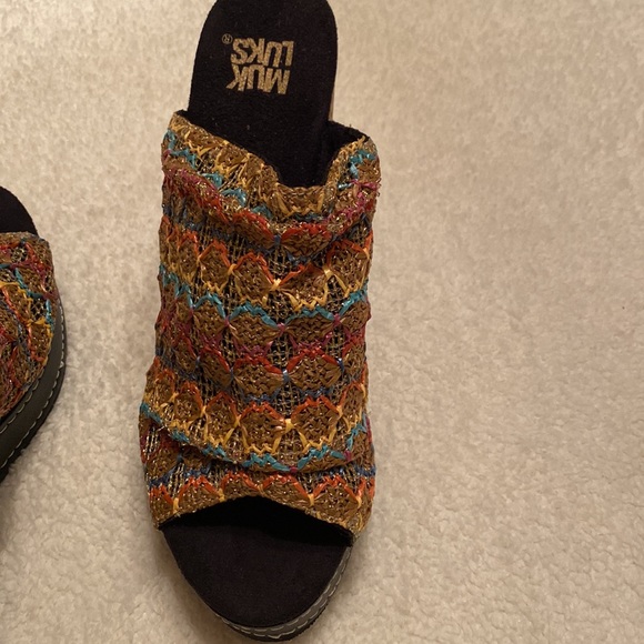 Gorgeous Muk Luks!! Size 10